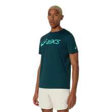 Camiseta Asics Match Seasonal Graphic Verde Saxon 2025