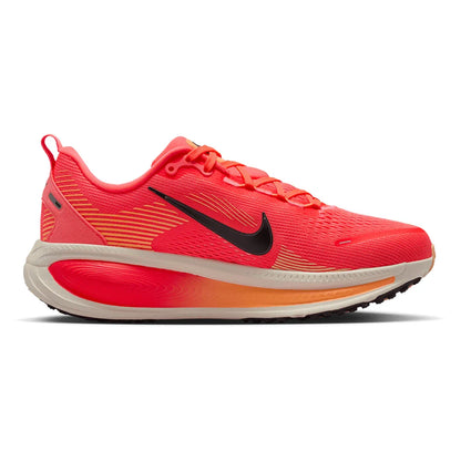 Women's Vomero 18 Running Shoes Hot Lava and Black